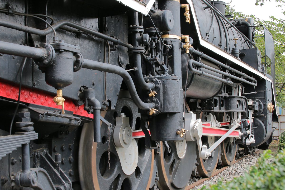 d07soe's tweet photo. D51 916号機

前橋こども公園内に保存・展示

900番台で蒲鉾ドームで密閉キャブと要素が満載
少し高い位置に赤プレートを掲げる
立派な屋根の下でどっしり佇む
こども公園内なだけあって見学に来られる家族が多かった
子供たちが嬉しそうに北海道からやって来た彼を見学していた

#保存車両
#デゴイチ https://t.co/F5HFXER1Cc