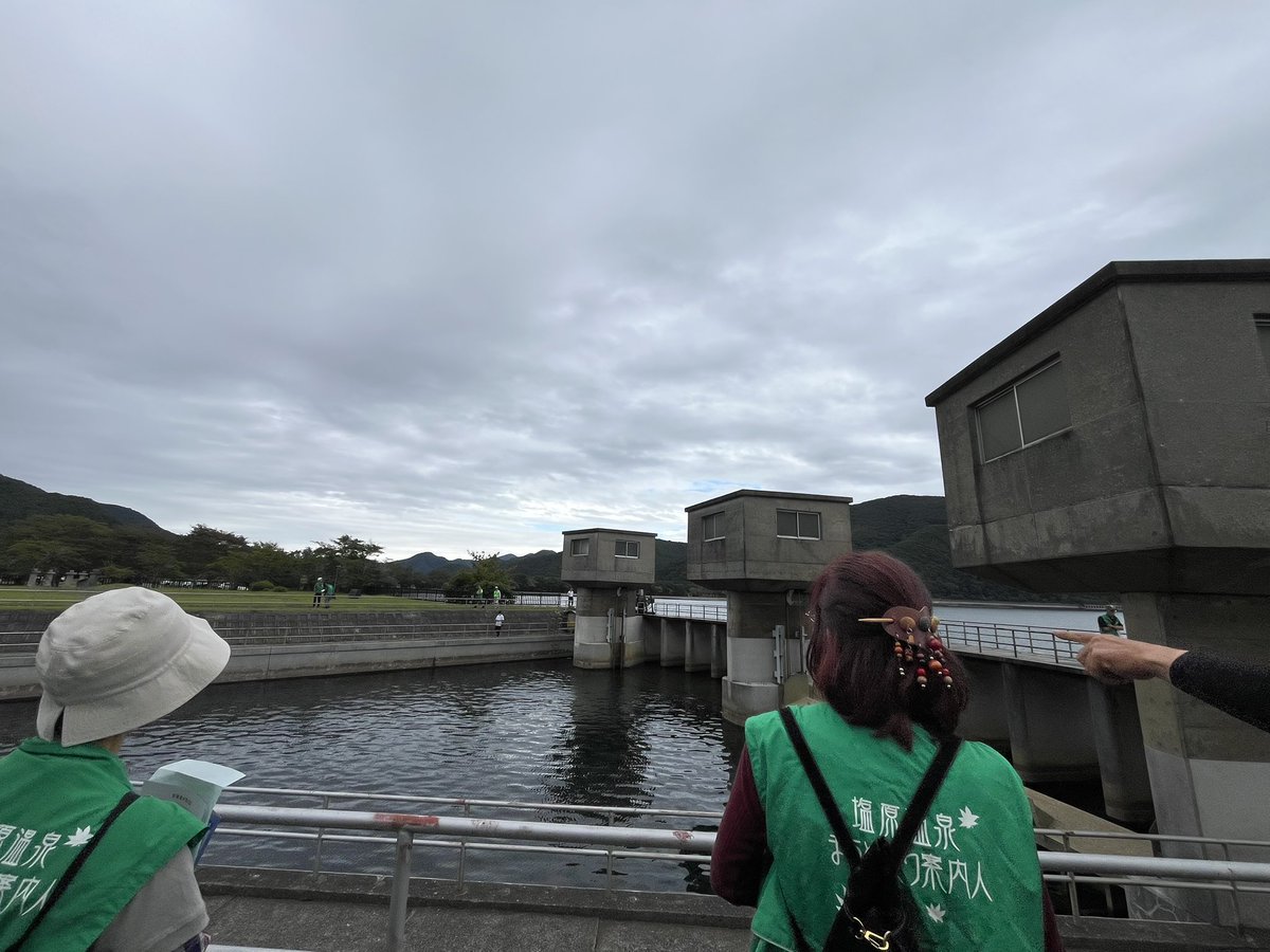 shiobara's tweet photo. ずっ��行きたかった憧れの地へ✨✨
スケールの違いと大先輩たちの元気っぷりに、圧倒された1日でした！

先日、塩原温泉の観光ボランティア「まちめぐり案内人の会」の研修旅行に行ってきました。

ここが安積疏水です❣️

#塩原まちめぐり案内人　#安積疏水 #那須疏水 #ウォーキングツアー #自然散策 https://t.co/rdtxzdLysx