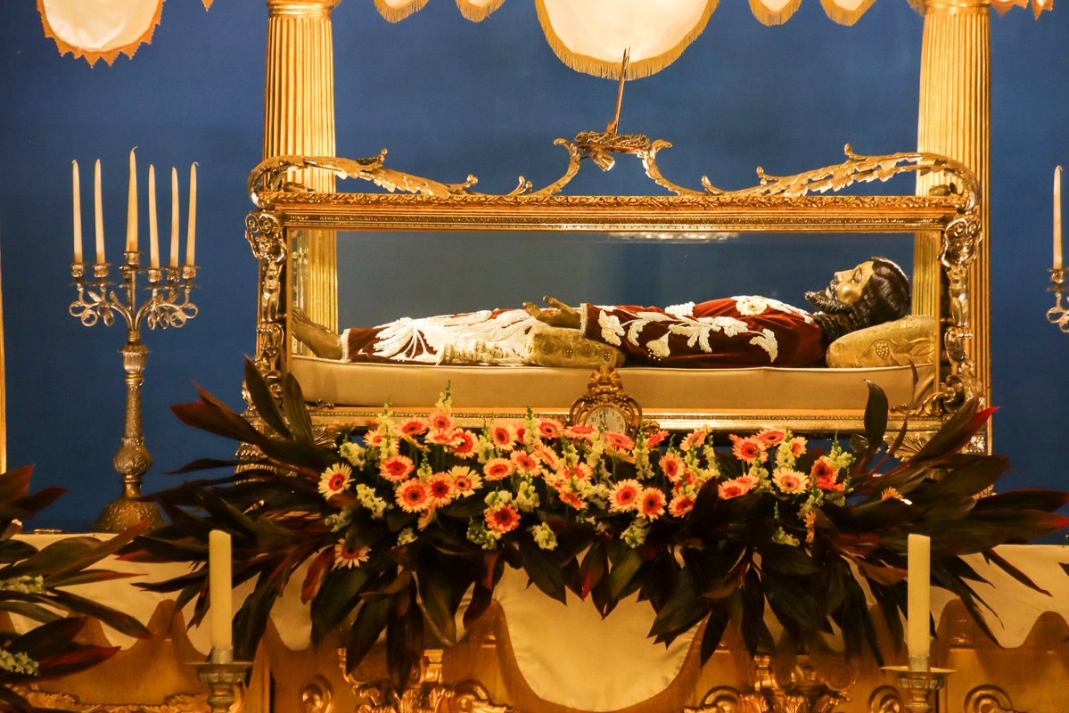 CristodelAmorOP's tweet photo. Visita Devocional al Señor Sepultado Cristo del Amor.

Antes de su anual velación, nuestros corazones se acercan nuevamente a los pies del Señor Sepultado, Cristo del Amor. https://t.co/ZOio8gEeF0