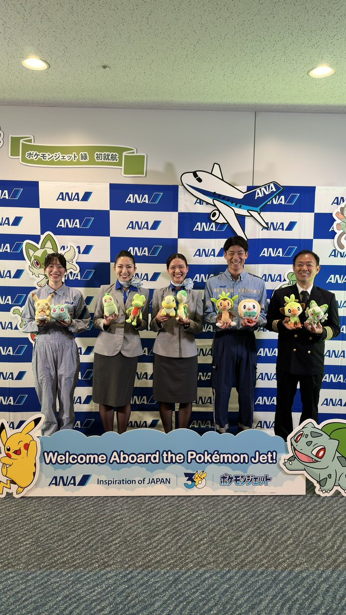 ANA_travel_info's tweet photo. ✈️昨日9月18日(金）に「ポケモンジェット 緑」の記念すべき初便NH186（ボーイング787-9型機、機番JA923A）が羽田よりホノルルへ飛び立ちました！ 

機体も機内もポケモンづくし🟢
ポケモンたちと一緒に巡る特別な空の旅をお楽しみください✨

#ANA #ポケモンジェット #ポケモン30周年 https://t.co/2sxjmCJhEK