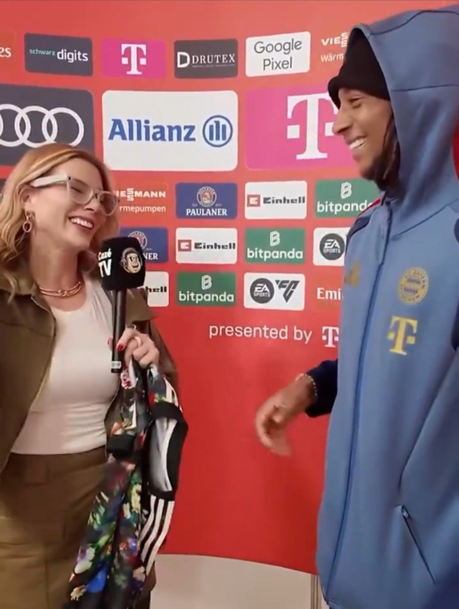 crisolilov's tweet photo. olise com as gp: 😐😐😐
olise ganhando men of the match: 😐😐😐
o olise quando vê a isa: 😁😁😁😁😁😁 https://t.co/Bl29U4HpD4