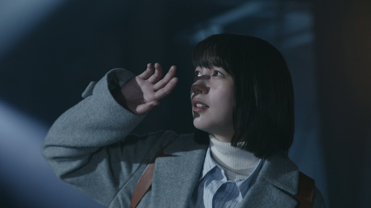 hwtndg's tweet photo. I'm happy to see that Kanakoro 2 is just as unhinged as the first season. Why are they suddenly showing a black cat, and then the moonlight, oh wait... yes, Kanako thinks that she's Sailor Moon lol
#のん https://t.co/yzRmhvS3zL