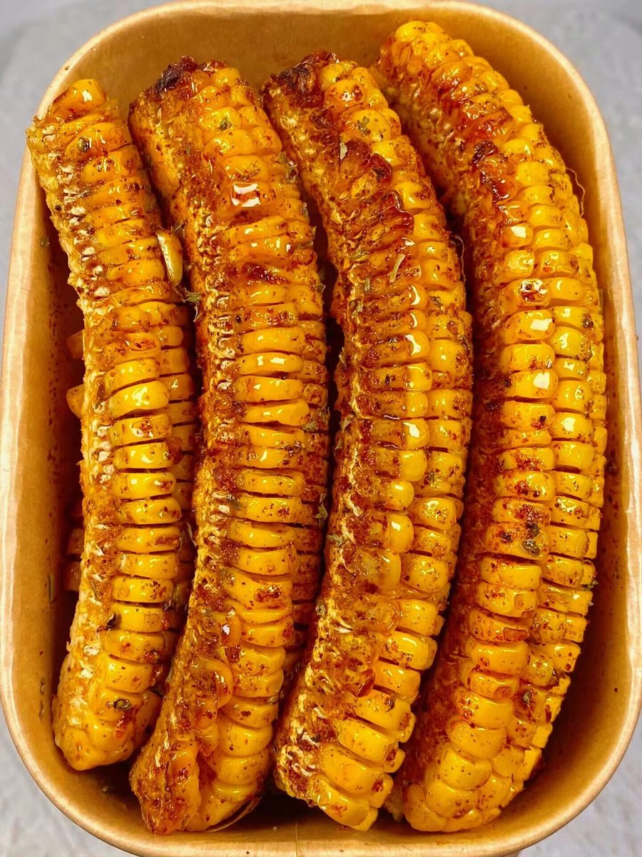 alisj328886's tweet photo. Stumbled on a hidden street-side stall and had the juiciest grilled corn slathered with spicy mayo—pure lunch bliss, no filter needed.， https://t.co/8pJbtYpM3g