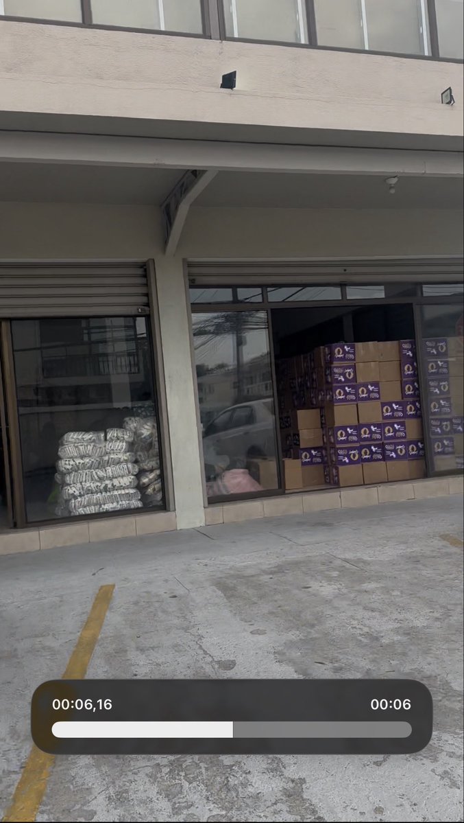 _Joham_'s tweet photo. Caminaba por Miraflores y de pronto esta tremenda pesadilla https://t.co/1plk1inITG