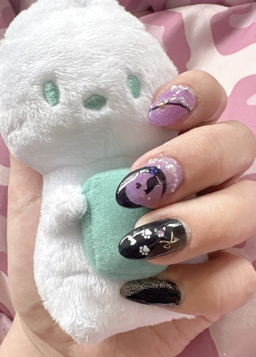 ri_422_so's tweet photo. わたしの愛する推しのために
推しネイルーっ🐈‍⬛ ͗🖤

白飛び半端ないし
黒反射するなぁ🤦‍♀️
久々に頑張りました(̳ˆ_  ̫ _ˆ ̳)∫♡ https://t.co/eiUvHpZHL7