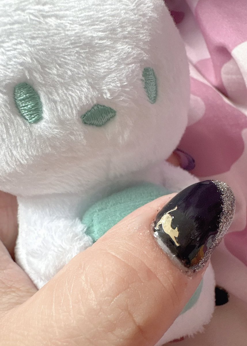 ri_422_so's tweet photo. わたしの愛する推しのために
推しネイルーっ🐈‍⬛ ͗🖤

白飛び半端ないし
黒反射するなぁ🤦‍♀️
久々に頑張りました(̳ˆ_  ̫ _ˆ ̳)∫♡ https://t.co/eiUvHpZHL7