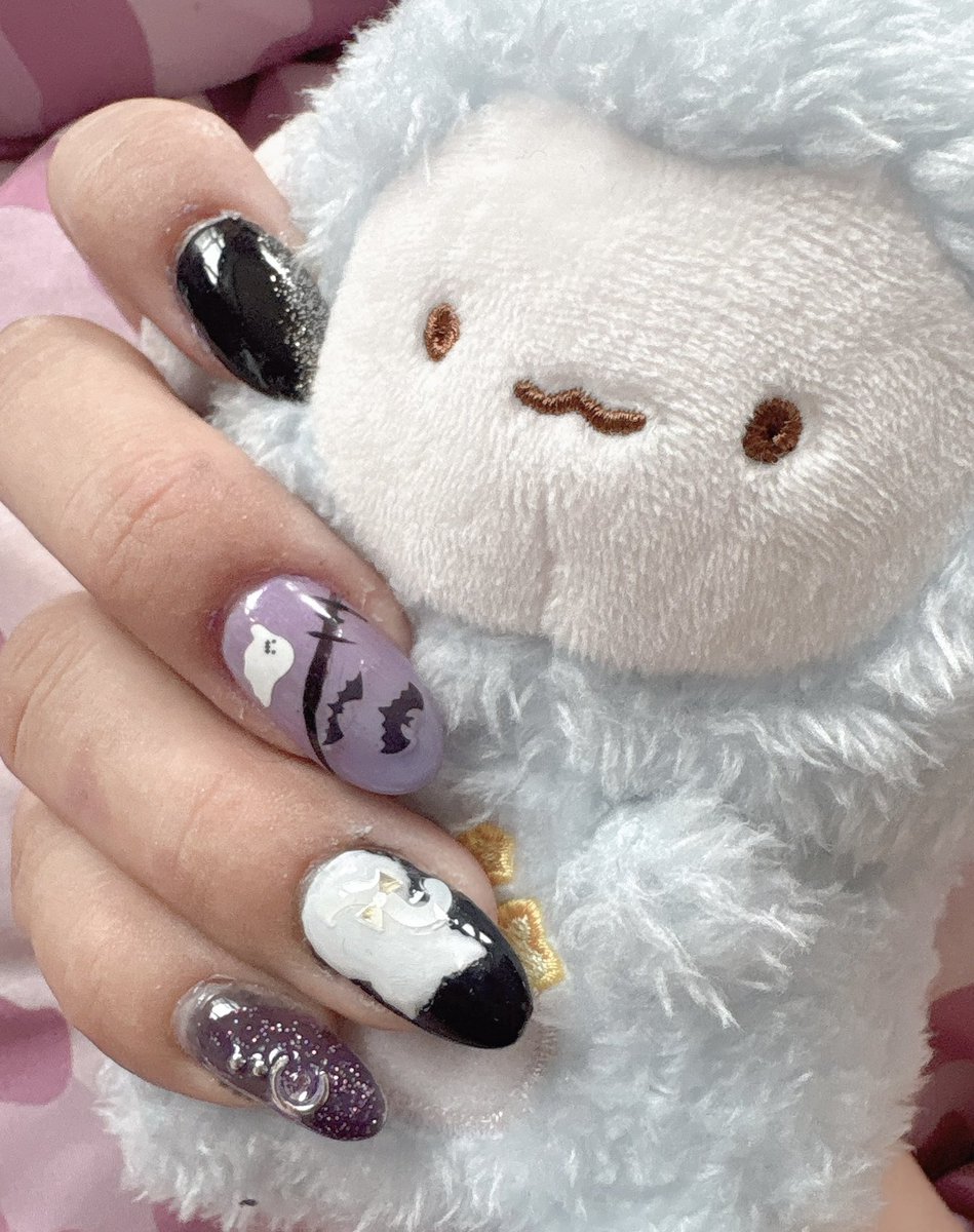 ri_422_so's tweet photo. わたしの愛する推しのために
推しネイルーっ🐈‍⬛ ͗🖤

白飛び半端ないし
黒反射するなぁ🤦‍♀️
久々に頑張りました(̳ˆ_  ̫ _ˆ ̳)∫♡ https://t.co/eiUvHpZHL7