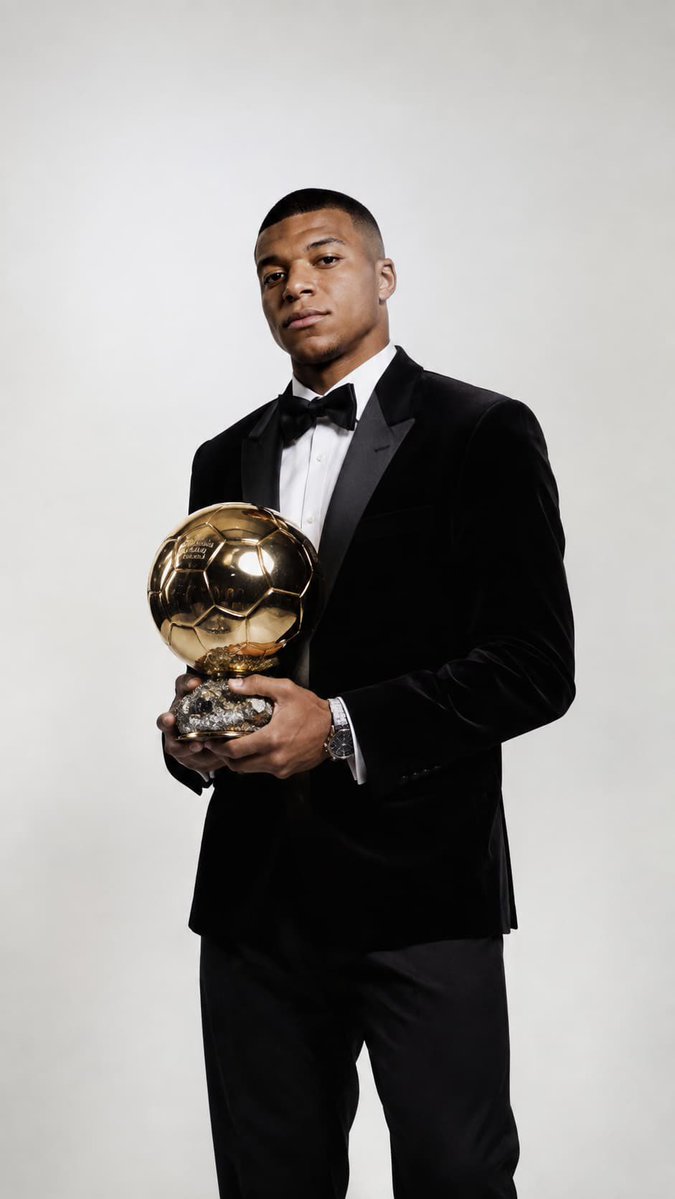 mbappeworld98's tweet photo. 🚨🗣️ Thierry Henry to Kylian Mbappé:

“All the best for the Ballon d’Or, my friend. You deserve it, Kylian.” 🌕🏆👑🇫🇷 https://t.co/FimwcDQRdQ