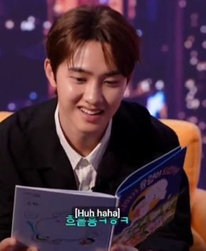 ucomel_'s tweet photo. Ternyata buku yang dibaca kyungsoo sama baekhyun itu sama😭 tapi reaksinya beda, baekhyun sempet nangis dan kyungsoo cecengesan😭

Kyungsoo lebih T daripada baekhyun https://t.co/2CSBCcVwLL