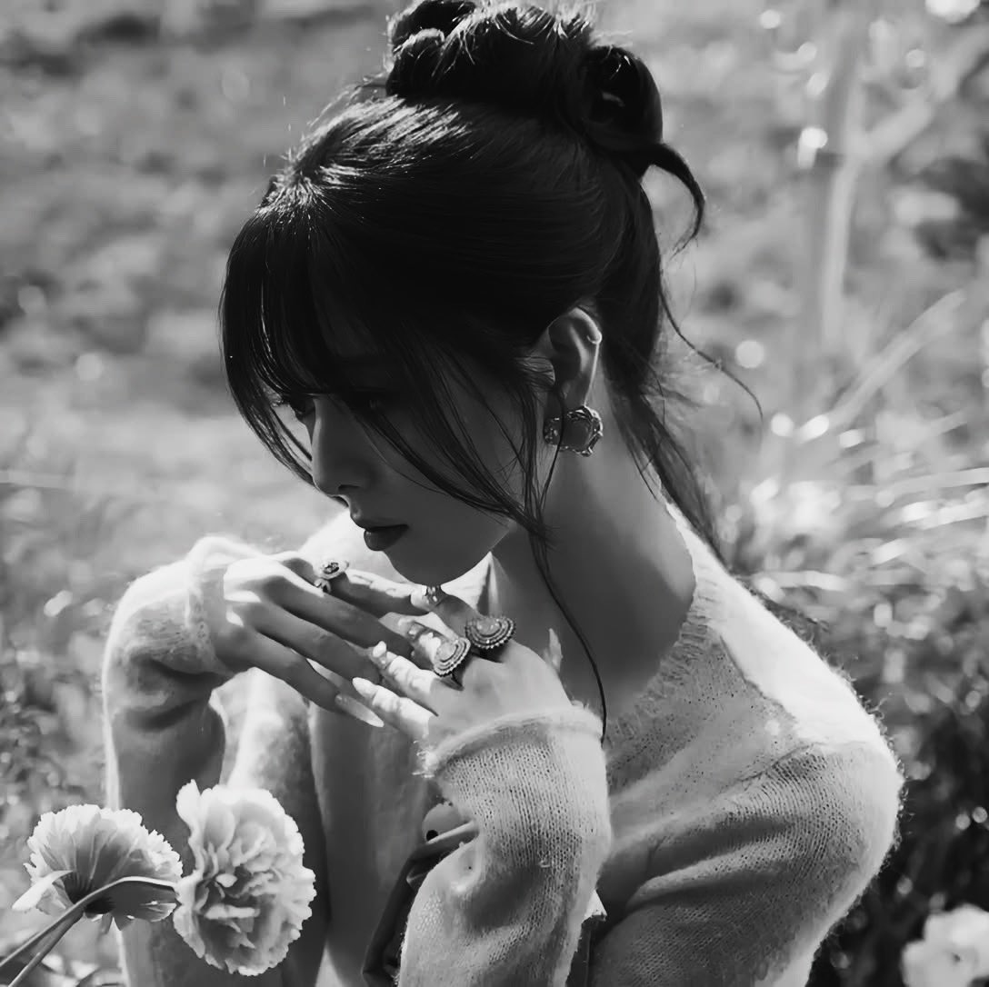 Lirasmara's tweet photo. @TamagoPost ⠀

𝙆𝙄𝙉𝘼𝙎𝙄𝙃 𝙎𝘼𝙎𝙊𝙉𝙂𝙆𝙊 / 𝟮𝟬𝟬𝟬.
Suka baca tarot, suka wewangian bunga. Calon kawan, ada yang disuka belakangan ini?

ⓘ PG21+, Horror.

⠀ https://t.co/29x116V22z
