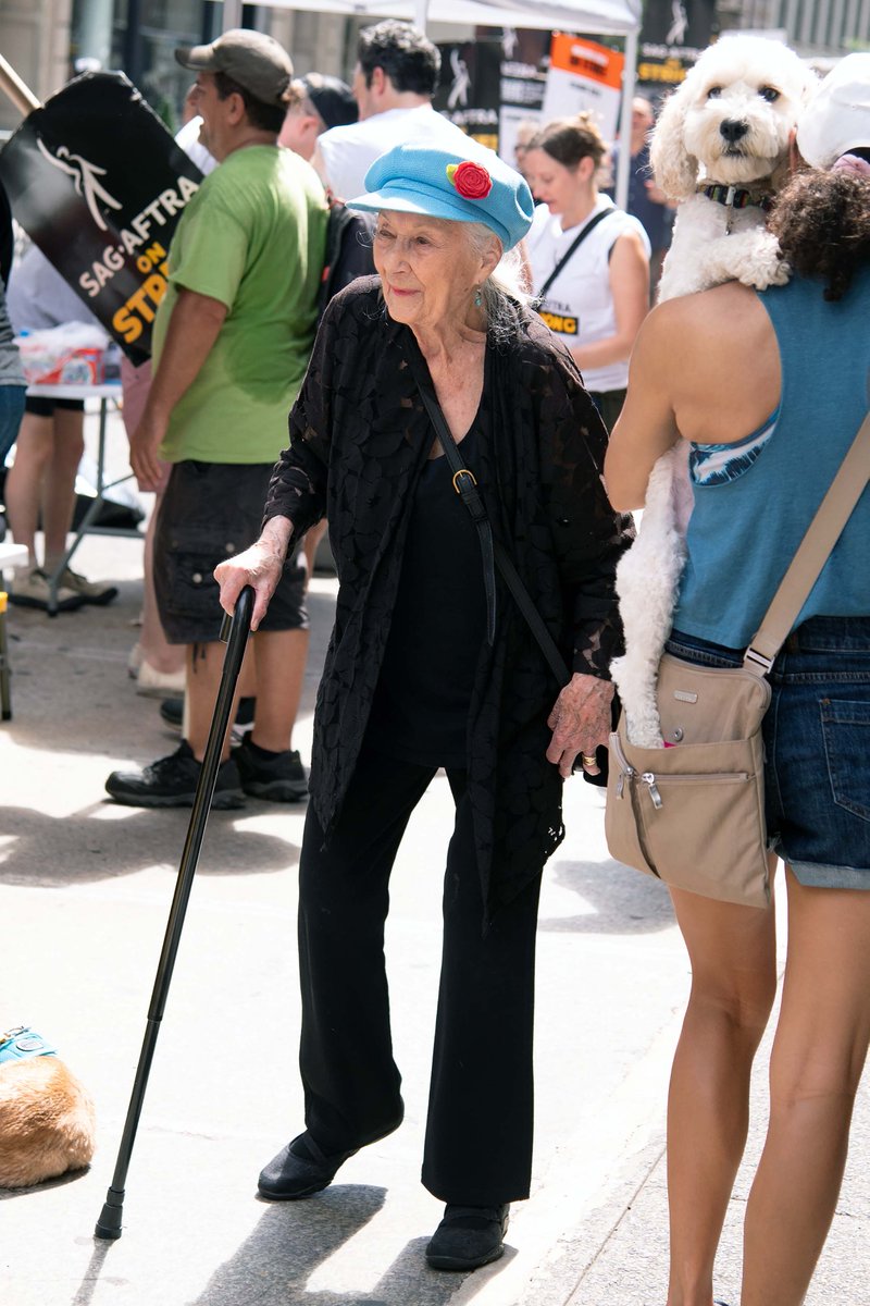 ComplexPop's tweet photo. Happy 99th birthday to Aunt May herself, Rosemary Harris 🎈 https://t.co/CezshMFscU