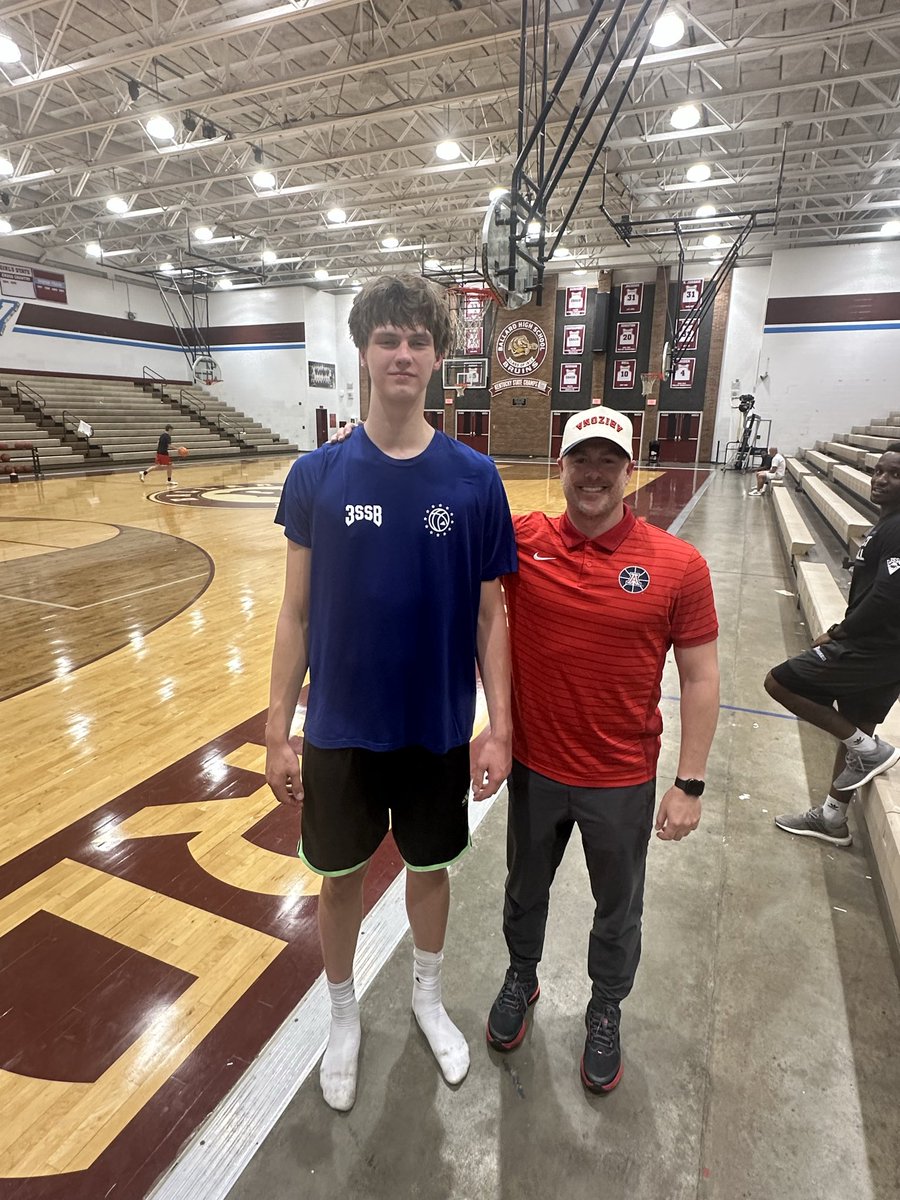 Ballard_Hoops's tweet photo. Thanks to Coach Benson and the Arizona Wildcats for stopping in today! https://t.co/LYsXVmCEpU
