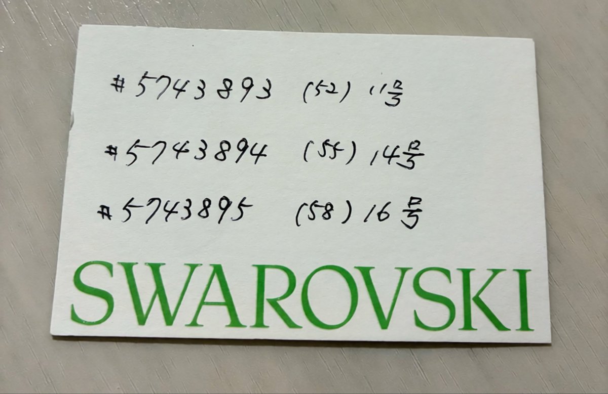 rumchii_milk's tweet photo. 既出かもですが…
劇場版のリング、華奢なものは…とスワロの店員様が特定して下さった🥹✨

動画の反響でオンライン売り切れ、一部アウトレット店のしか現在庫はない
ただ、人気商品のため再入荷の可能性は極めて高いです、定期的にオンライン検索していただけると確実ですと教えていただけました🤍 https://t.co/zQSEJ65KUx