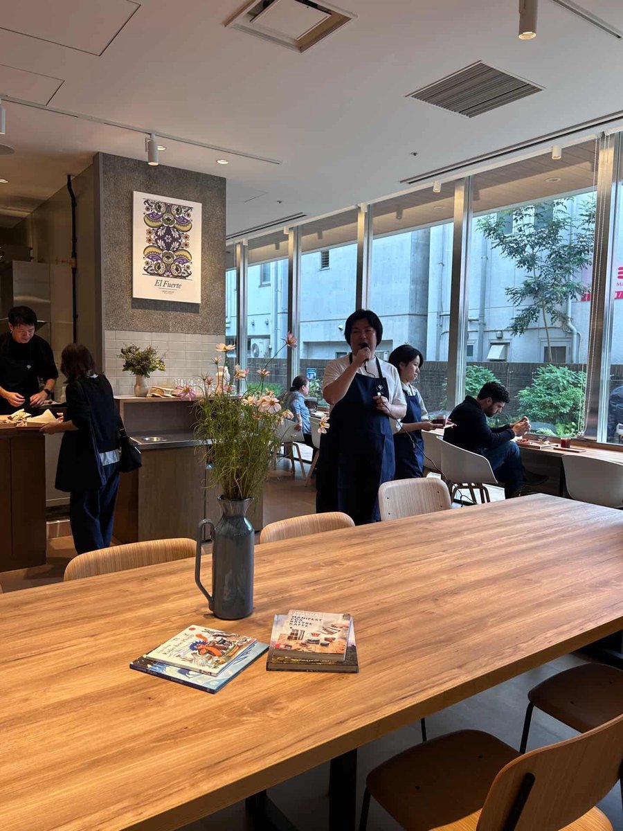 EmbSweTokyo's tweet photo. ストックホルムのDrop Coffee Roastersが日本に初進出🇸🇪✨昨日オープンを迎えました。

本場のシナモンロールや、フィーカの文化を楽しんで😋☕️

📍 Drop Coffee Roasters Japan
東京都中野区中野3-34-28
中野マルイ 2F https://t.co/dAylRcZcUm
