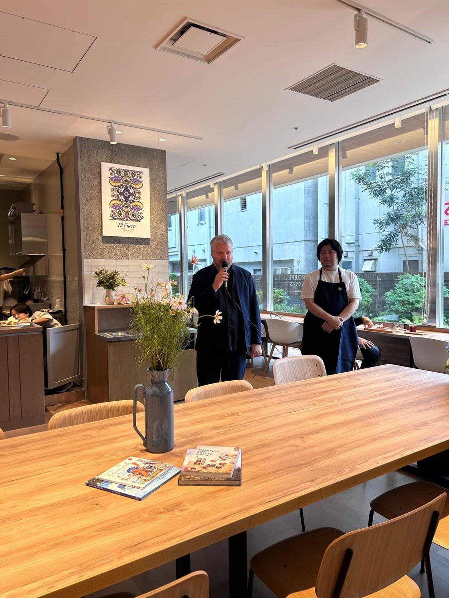 EmbSweTokyo's tweet photo. ストックホルムのDrop Coffee Roastersが日本に初進出🇸🇪✨昨日オープンを迎えました。

本場のシナモンロールや、フィーカの文化を楽しんで😋☕️

📍 Drop Coffee Roasters Japan
東京都中野区中野3-34-28
中野マルイ 2F https://t.co/dAylRcZcUm