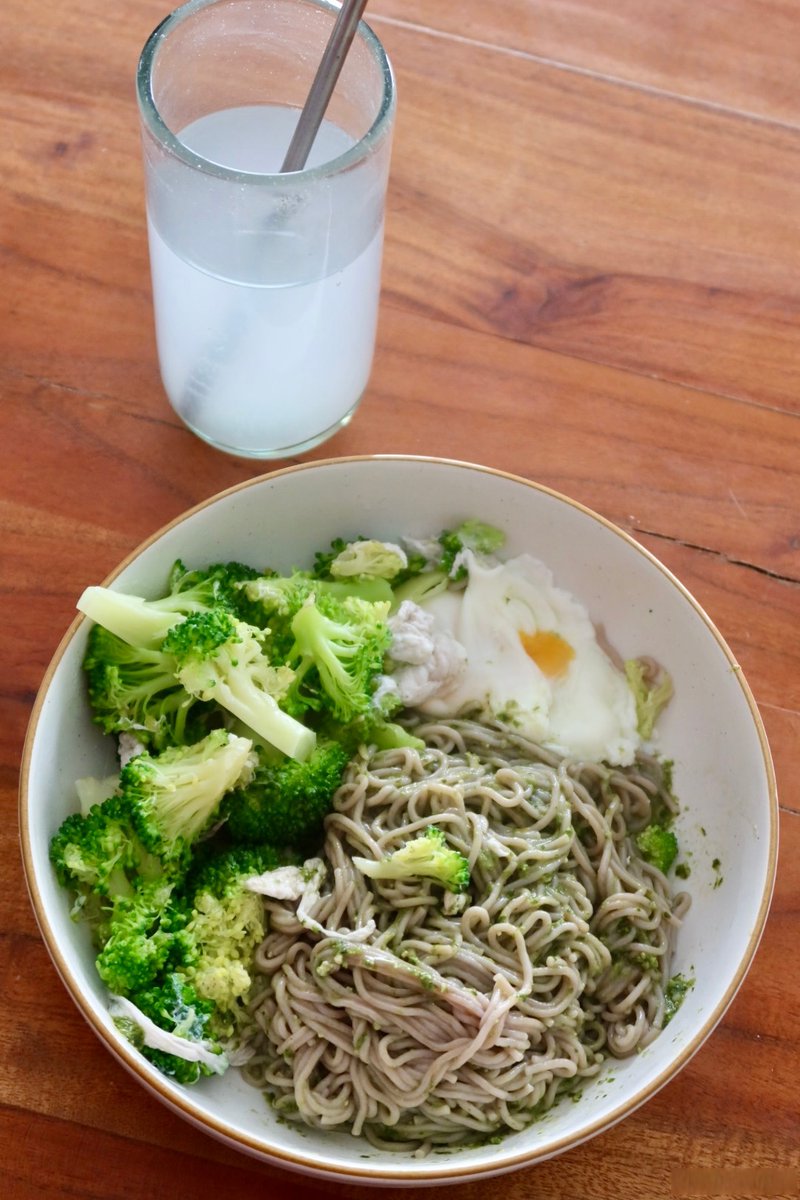 cozyk155940's tweet photo. Today’s cozy lunch: homemade vegetable noodle soup + a side of warm garlic bread. Quick, comforting and exactly what I needed for a busy mid-week! https://t.co/pibDFPhMOt