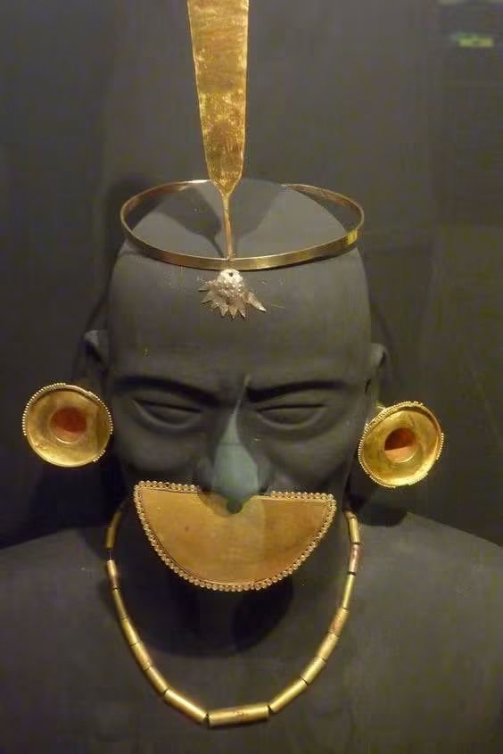 EDICIONESREGION's tweet photo. ADORNOS  EN ORO DE LOS GRANDES SEÑORES DE LA COSTA  NORTE DEL PERÚ ANTIGUO.
MUSEO BRUNNING. LAMBAYEQUE.

Cryssoula Paredes Guevara https://t.co/NhMmjvfBlC