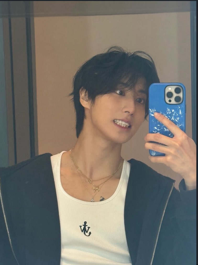 rrmarialaura's tweet photo. O MICRO MINI PEDAÇO DA TATUAGEM AI EU ME SINTO UM HOMEM VITORIANO VENDO UM TORNOZELO AIQNSUWBWJAM https://t.co/2ozWClXp1m