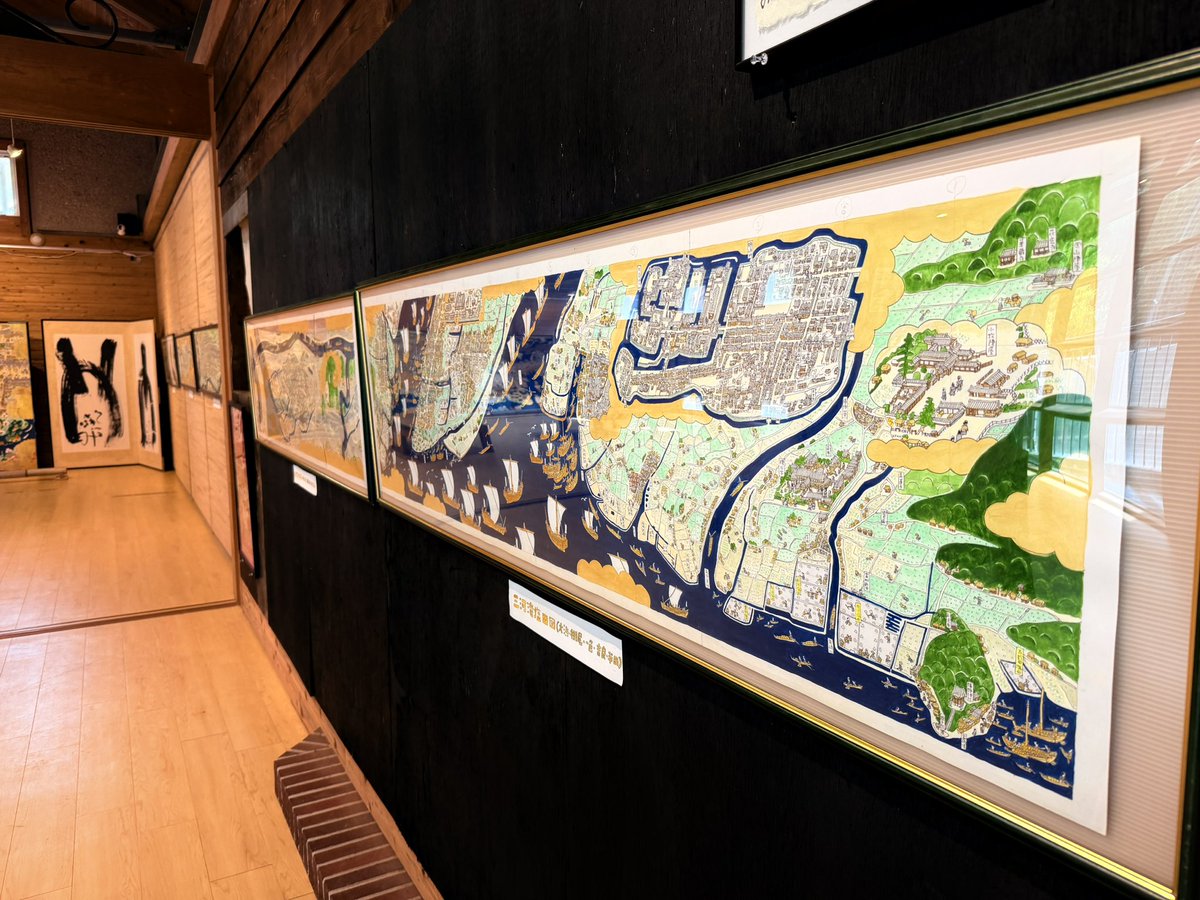 AsukeYashiki's tweet photo. 今日から｢足助塩の道図と中馬のおひなさんポスター展｣始まりまし���！大型の岡崎城下町屏風なども展示されています！ https://t.co/MT6YKsssf2