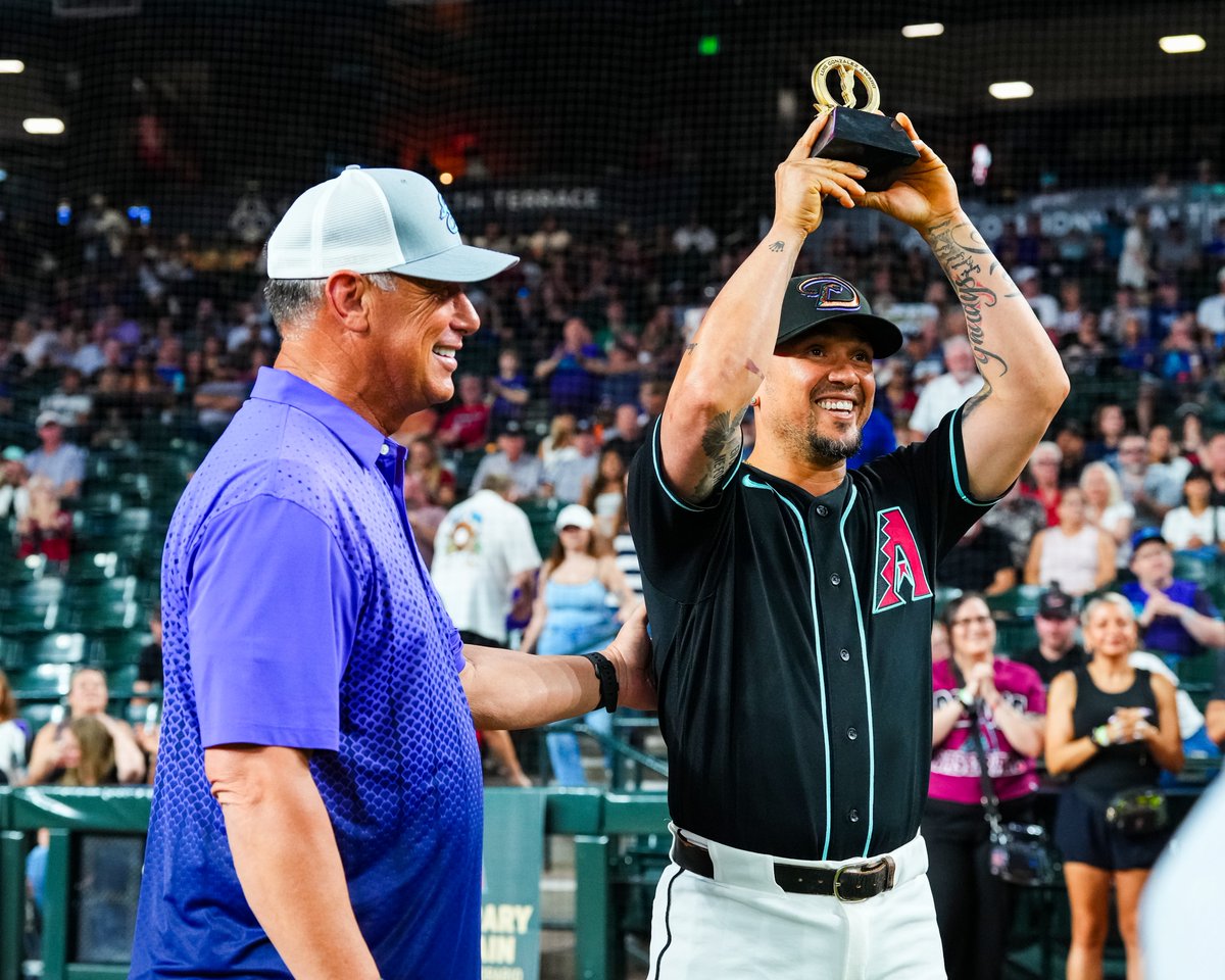 Dbacks's tweet photo. Always smiling ☺️

Ildemaro Vargas is the recipient of this year's Luis Gonzalez Award! https://t.co/Ev1qhvO3Vf