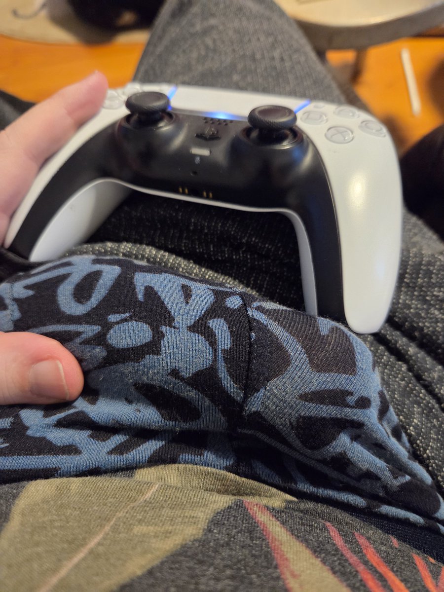 Avalonsguard's tweet photo. #fcf whos pulling it out? https://t.co/WYioBGMGUM