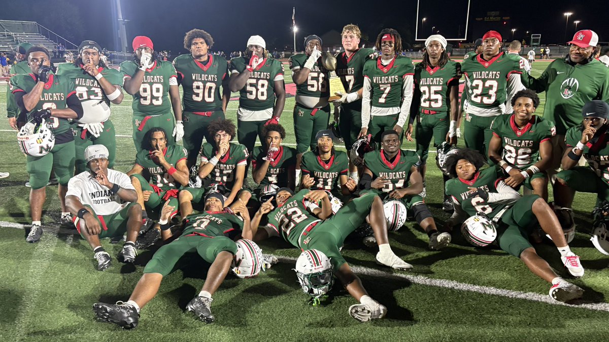 lnwildcats's tweet photo. The Wildcats take back the Bill Duke trophy with a 28-21 win over Carmel. LN is now 4-1, 3-0 in the MIC. Great job Wildcats! @KyleNeddenriep @LNHSwildcats @ltgoodnews @LNWildcatsFB @coach_mal https://t.co/ceUUGlpHHJ