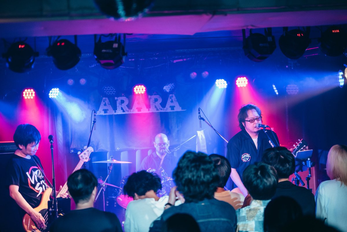 SixVital's tweet photo. 20260912sat函館ARARA

①TODOKE
②too late,tonight
③チェリボーイ
④突き抜けろ！
⑤Backfoglight
⑥SiX
⑦BANDROUND

thank you!
audience &amp;Bands!!
ARARA staff,kishida&amp;katoh!!!

Photo by @cbrs3_xumn https://t.co/MVrywcfRtx