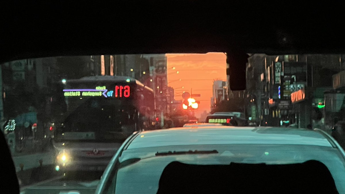 FaithDomtpe's tweet photo. Sunset in Taipei these couple days are kinda of beautiful.. https://t.co/6CD2AL0Mf8
