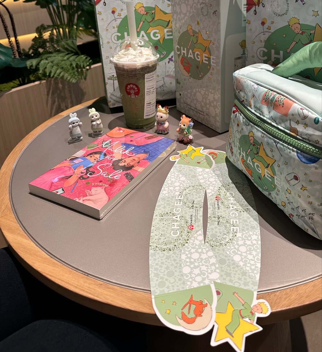 mochichand's tweet photo. Hihi akhirnya waktu minggu malam aku balik lagi ke gramed buat bapul kkdd 🥹😍 haloow Malik Anya salken yah 👋 🌸🍀✨ and haloww ma luv le petit prince goodies ⭐️🌕🌙🦊🫅🌹hoho love them sm 💋 https://t.co/CEdPbaXGvx