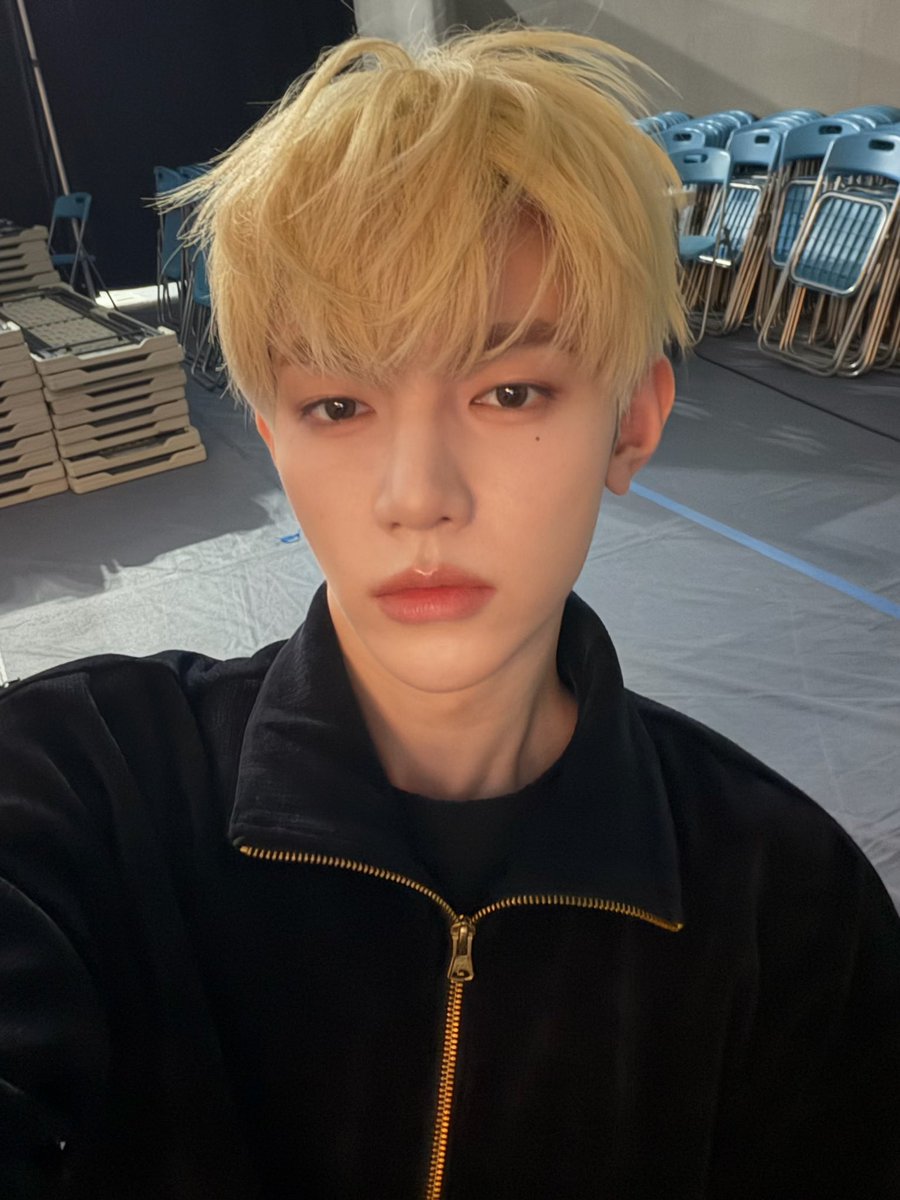 haotexts's tweet photo. 260919 🎻💭

���good morning!!”
“TGC is today!”

*sent from 8.19am https://t.co/Emz5QK4piK