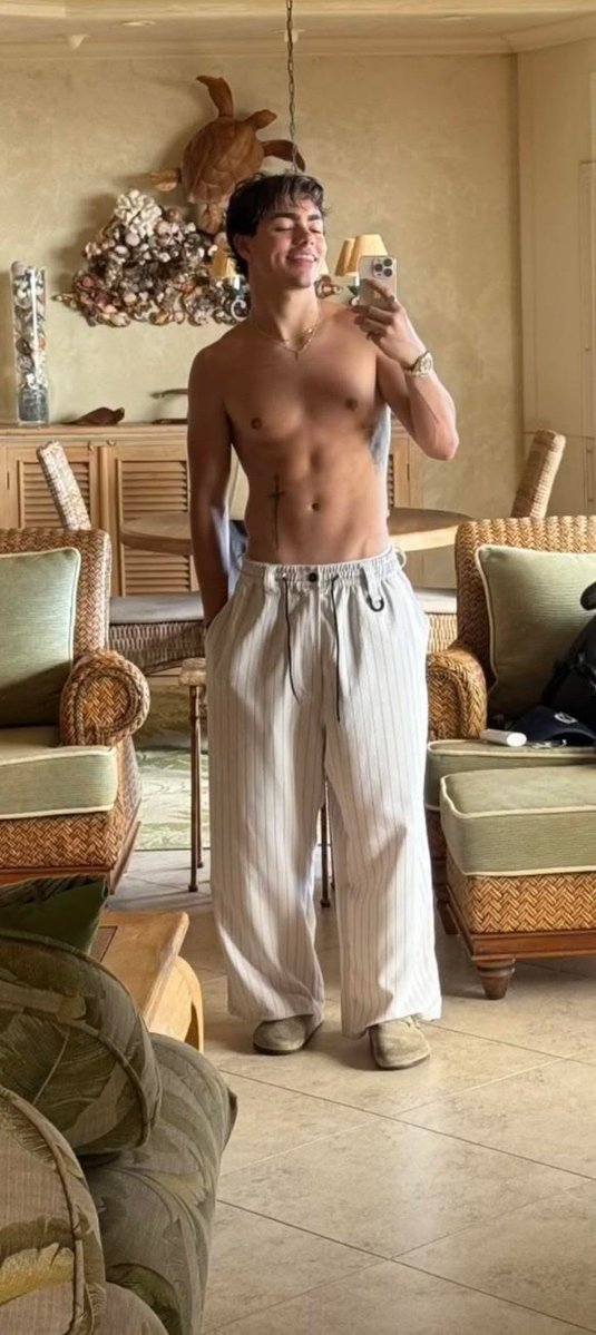 dnylprz434599's tweet photo. malachi barton
If you want to see better🥵 photos of the person on the page, check out the post I liked😏 https://t.co/klGkam6q62