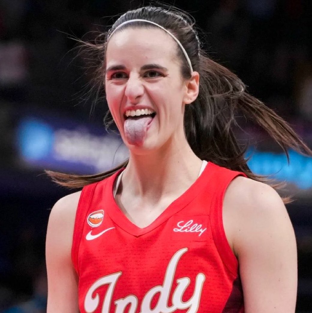 TheHoopCentral's tweet photo. CAITLIN CLARK TONIGHT:

28 POINTS
14 ASSISTS 
6 REBOUNDS 
34 MINUTES 

SPECIAL. 🔥 https://t.co/wkKsFND3Oo