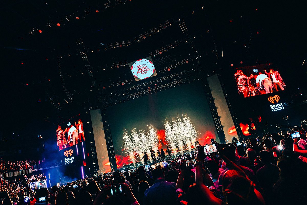 Mr_MJ2006's tweet photo. Sooo proud of you our king 👑💜
BTS PAVED THE WAY
#BTSxIHeartRadio
#BTSonIHeartRadioMusicFestival https://t.co/aBlaJAhy8r