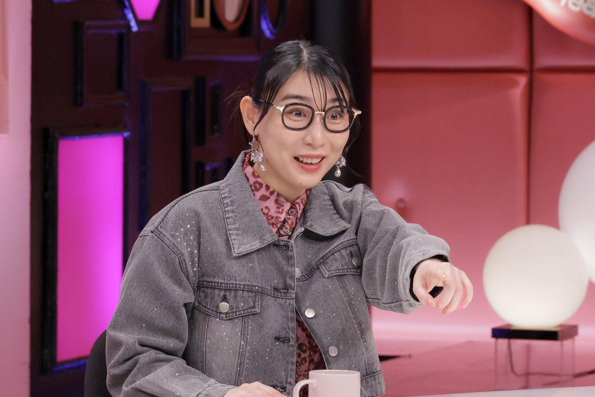 kantele's tweet photo. 📺今夜8時は
『やすとも・友近の #キメツケ！』💋

🍗絶対行きたい！最強チキン店を大特集
いぶし鳥、チキンバーガー、鶏白湯ラーメン…
なにわ男子・長尾謙杜さんが愛してやまない鶏肉料理も登場✨

🍁今がベストシーズン！
秋の金沢を200％楽しむ方法を紹介
豪快マグロ定食、ひがし茶屋街スイーツ、九谷焼作りも👀

📸さらに長尾さん持ち込みキメツケ💛
「オススメを聞くのは覚悟が必要！」

先輩に勧められた超高級カメラを奮発して購入するも、高性能すぎて使いこなせず…！？
“オススメ”をめぐってスタジオトークが止まらない😂

【ゲスト】
#ハシヤスメ・アツコ さん
#長尾謙杜 さん（#なにわ男子）
#菅広文 さん（#ロザン）

【VTR】
#ダブルアート