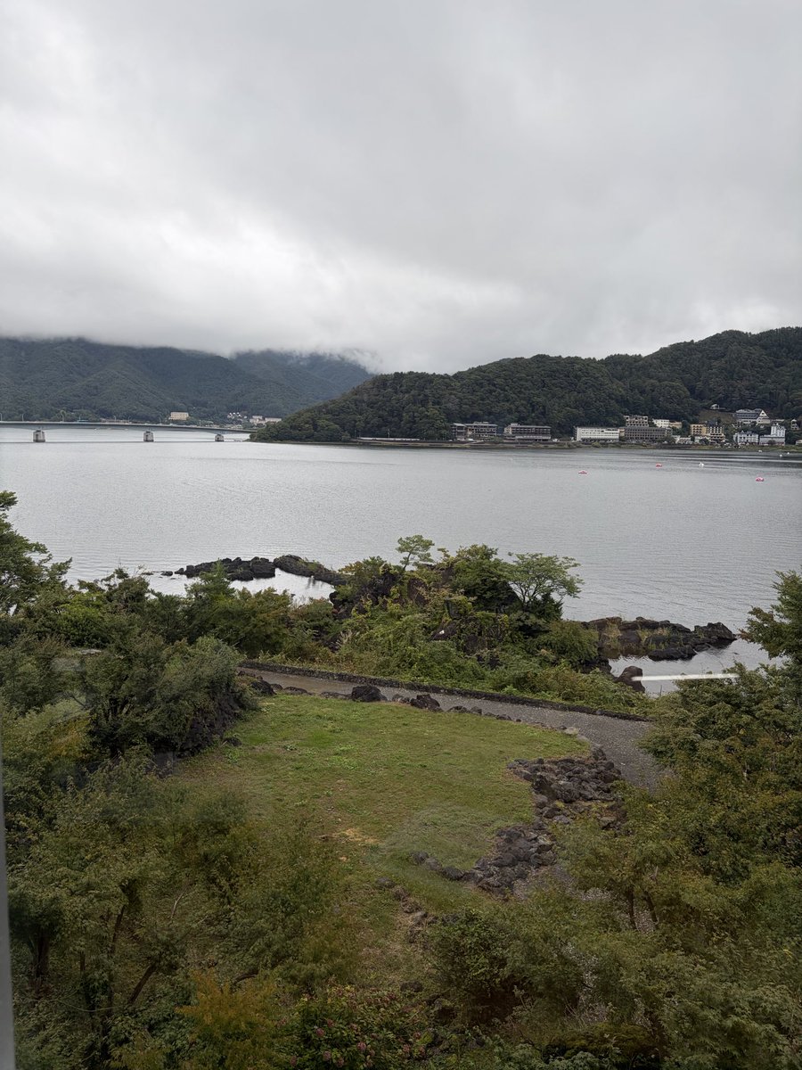 ROADANCHOR's tweet photo. 山梨旅行！河口湖‼︎
なんで旅行計画した時に台風来るんや畜生がよぉ‼︎‼︎ https://t.co/DlTm1L24CU