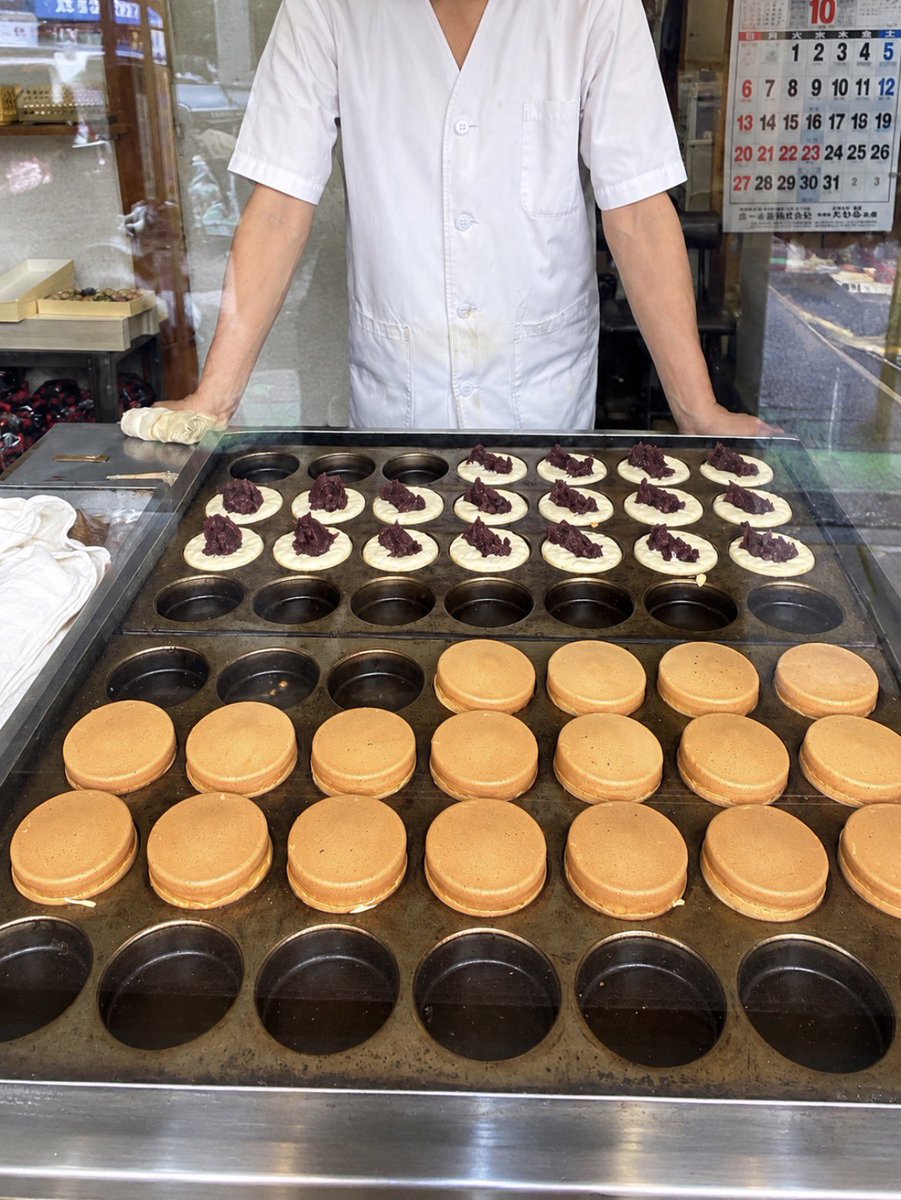 bkdanmiyazaki's tweet photo. タコ焼き1箱350円！
大判焼き100円

地元、春日部駅前の
甘太郎さん

このご時世で
価格を維持されてるが
凄いなと😱 https://t.co/oPNgUdGGxC