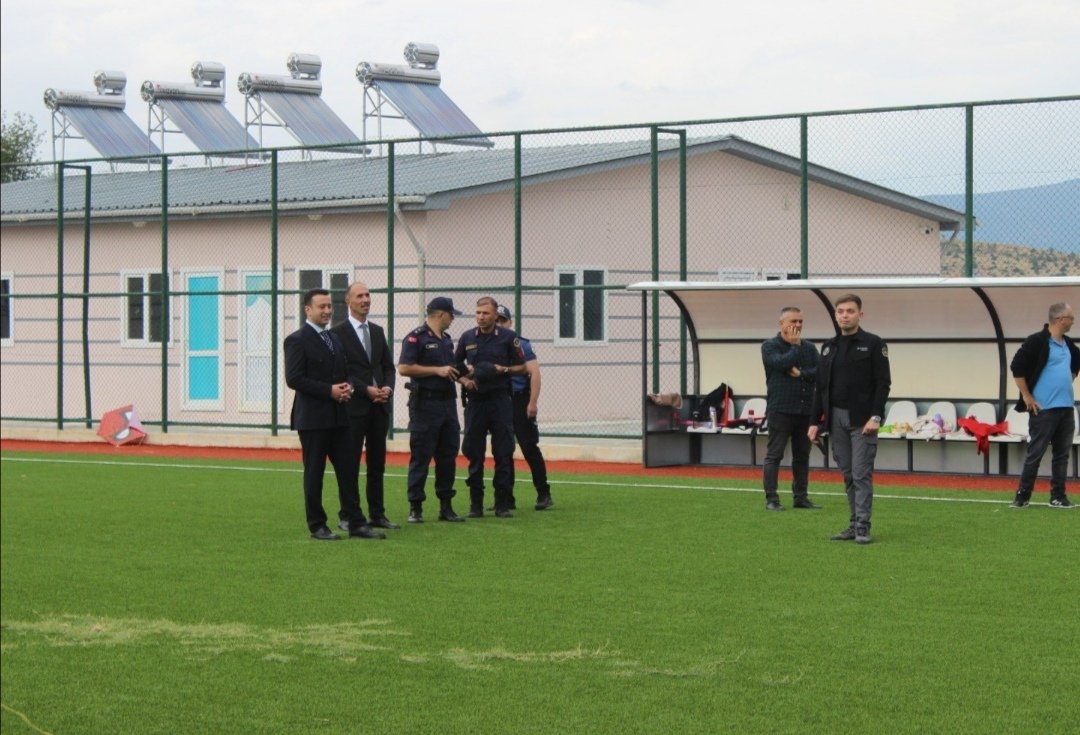 Ortakoymem's tweet photo. '' Uçurtmalar Vurulmasın Gökyüzü Çocuklara Kalsın Gazzeli Çocuklara Destek Etkinlikleri '' Kaymakamımız Sayın Fatih ŞİMŞEK, Belediye Başkanı Taner İSBİR, İlçe Milli Eğitim Müdürümüz Süleyman MOL, Okul Müdürleri ve öğrencilerin katılımlarıyla gerçekleştirildi. https://t.co/E0Z5V28jc9