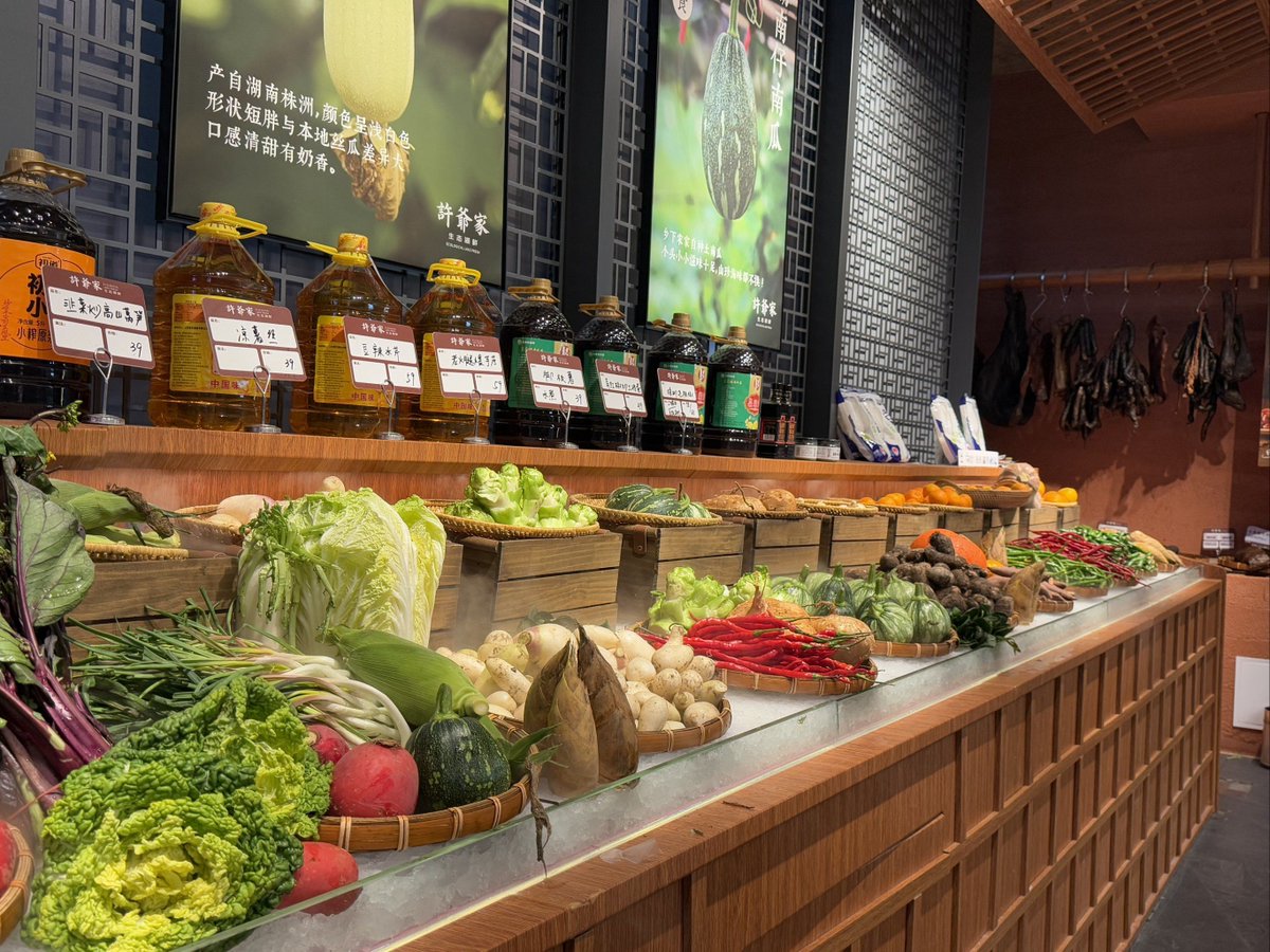 basiq372101's tweet photo. Stocked up on fresh organic veggies u0026 free-range eggs today! Perfect for healthy weeknight meals https://t.co/xmtmggoE7E