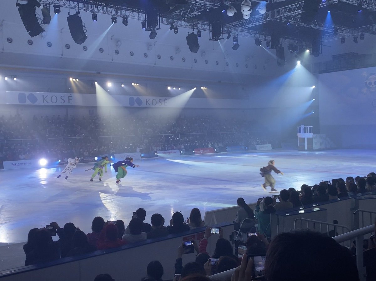 toukanichi's tweet photo. ワンピオンアイスのアラバスタみなさんはこんな感じ
トトおじさん役の松橋さんはスピードスケートの人なのでブレードが違いますが、ショー中はひとりだけブレードが違うと違和感が出てしまうだろうとフィギュア用のブレードで演技されています
フィナーレでアラバスタ最速解禁 https://t.co/gz1xg95pcU