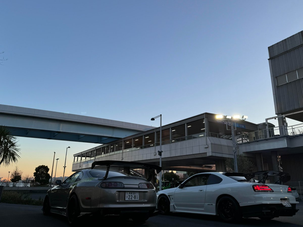 CKhaimai's tweet photo. 日系カスタムカーのロマン、誰が拒めるの？😭🚗
東京で偶然出会ったカスタムカーのオフ会。
JDMにスポーツカー、スタンス系まで、どの一台も好みに刺さりすぎる🔥

#東京 #カスタムカー #JDM #JDM好き #スポーツカー #スタンス https://t.co/UDdt1nqY8g