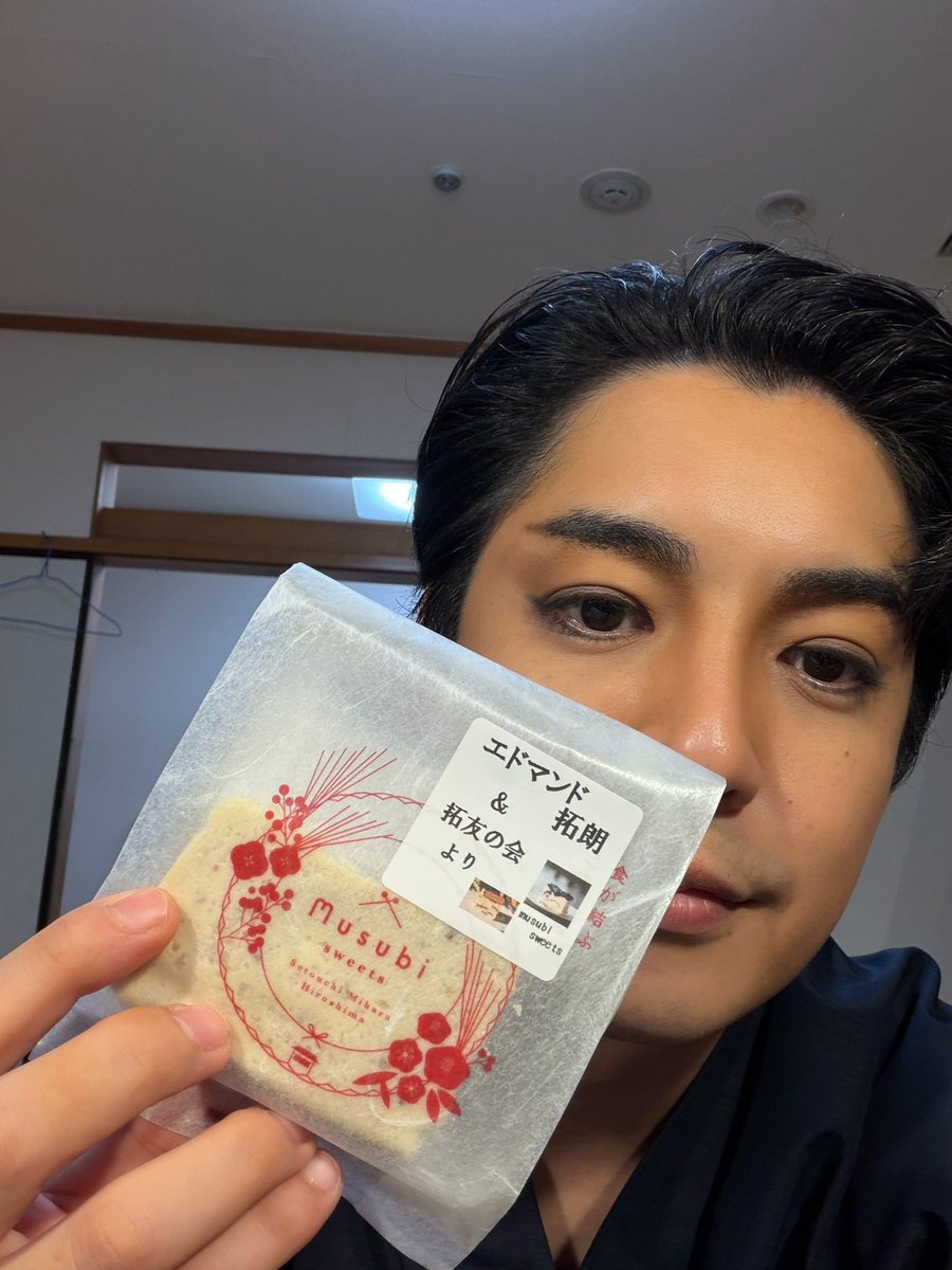 Takuro_Ohno's tweet photo. @MUSUBI_CAKE 
@MUSUBI_MIHARA 
@HIROSHI_TANAKA1109 
むすびさんのチーズケーキを
拓友の会より
差し入れさせていただきましたー！🤤✨
#リア王 https://t.co/gbtrP8ijgb