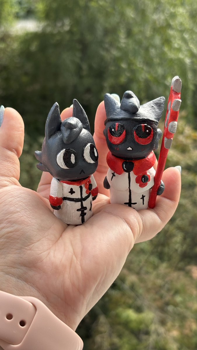 oc_blue_wolf's tweet photo. Decided to compare my very first handmade Baal figure with the new one! You know, even though working with light colors is still tough, the improvement is huge! ✨

I feel like if I craft a new version of Aym next, it will be a whole new level for me!

#CultOfTheLamb https://t.co/A2bKGaqQFD