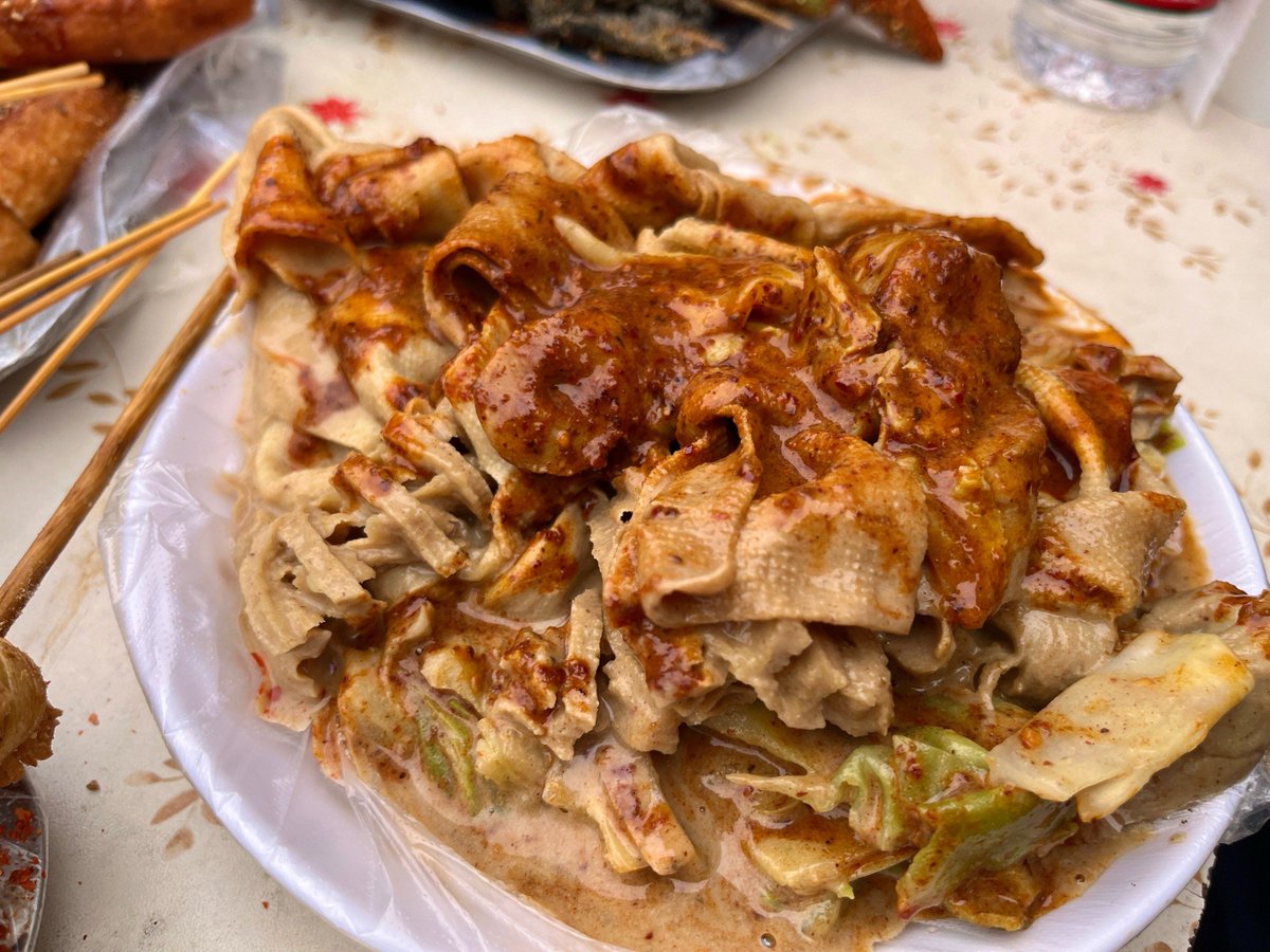 d1anielmargaret's tweet photo. Craving late-night street food That crispy fried chicken skewer with spicy cumin and chili sauce is hitting different right now—warm, savory, perfect for a quick bite! https://t.co/H5nkN12lvc