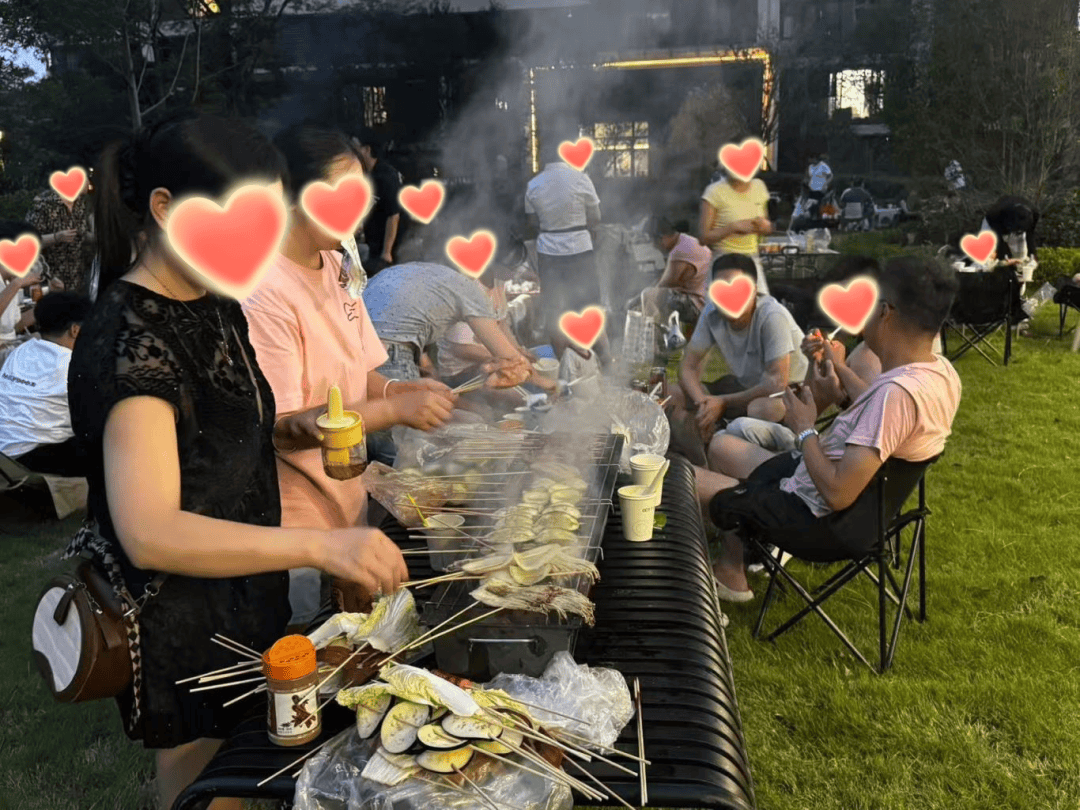 windc801493's tweet photo. Had a lovely impromptu BBQ with neighbors tonight—turning our street into a tiny, cheerful community! https://t.co/wEq3KRec4t