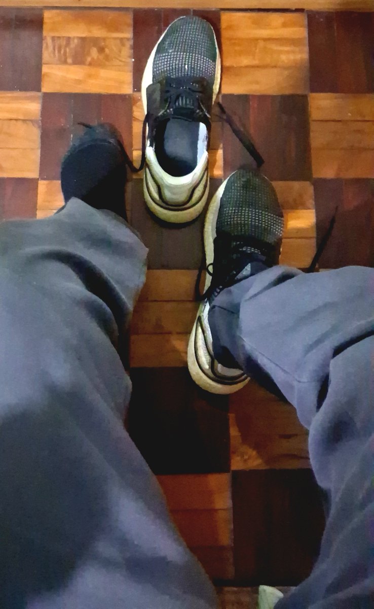 pinoinaughtyboi's tweet photo. 07/04 Galing sa mahabang biyahe Langhapin ang masarap na amoy ng #usedsocks #usedsweatysocks #usedShoes #sweatyShoes worship my #sweatyFeet #tiredPinoyFeet #SweatyAsianFeet #TiredAsianFeet #PinoyFeet #alterBaguio #AlterPH #AlterPinas. Mainit-init pa. Masarap amoy niyan. https://t.co/n6C84hikcc