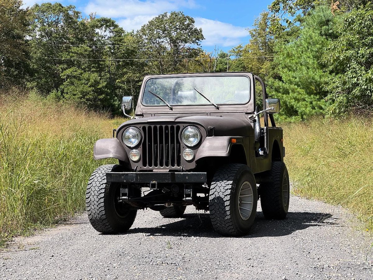 Grape212nnnn's tweet photo. One full tank where are you taking this classic Jeep 🏕️ https://t.co/zIWXNoq7kb