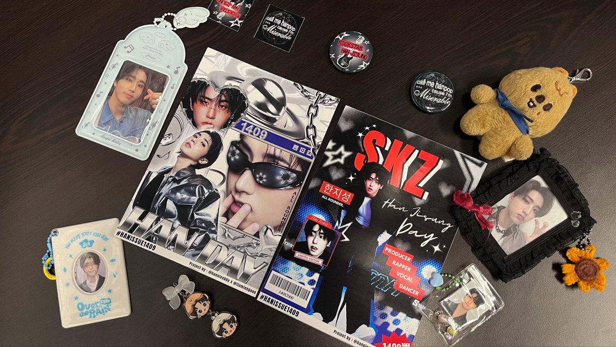 hanniesbby's tweet photo. Preview poster and freebies 🎸🖤
See you hanpop 🤟
#HANISSUE1409 #HappyHANDay
#한이의_유성우가_내리는_날
#HANWrittenWithLove https://t.co/aVEMIdAQbt