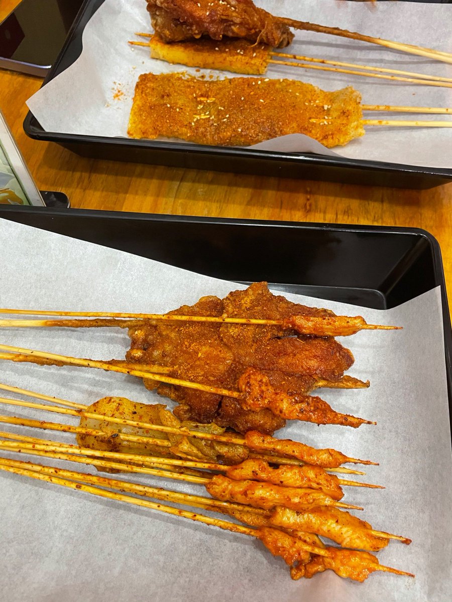 willy589982's tweet photo. Crunchy Chinese fried skewers with spicy cumin seasoning, perfect late-night street snack! ， https://t.co/9WBnNEBOu8
