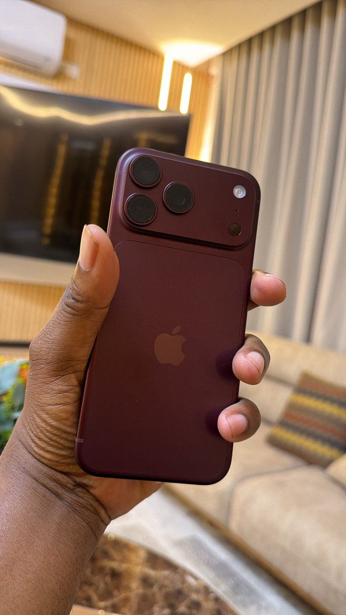 MudiwaHood's tweet photo. My iphone 18 promax is here🙏
Got delivered 3 with wifey and Junior’s phones…. Will see what to do with old ones…. https://t.co/O8eVAlsGUU