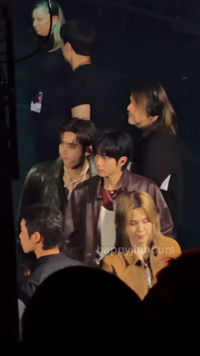 Lydia_taejin's tweet photo. Love seeing Taejin in the same frame… 😇

260918
cr. happyjinhours 
#テテジン #taejin #Vjin #뷔진 https://t.co/P6wDZjabNP